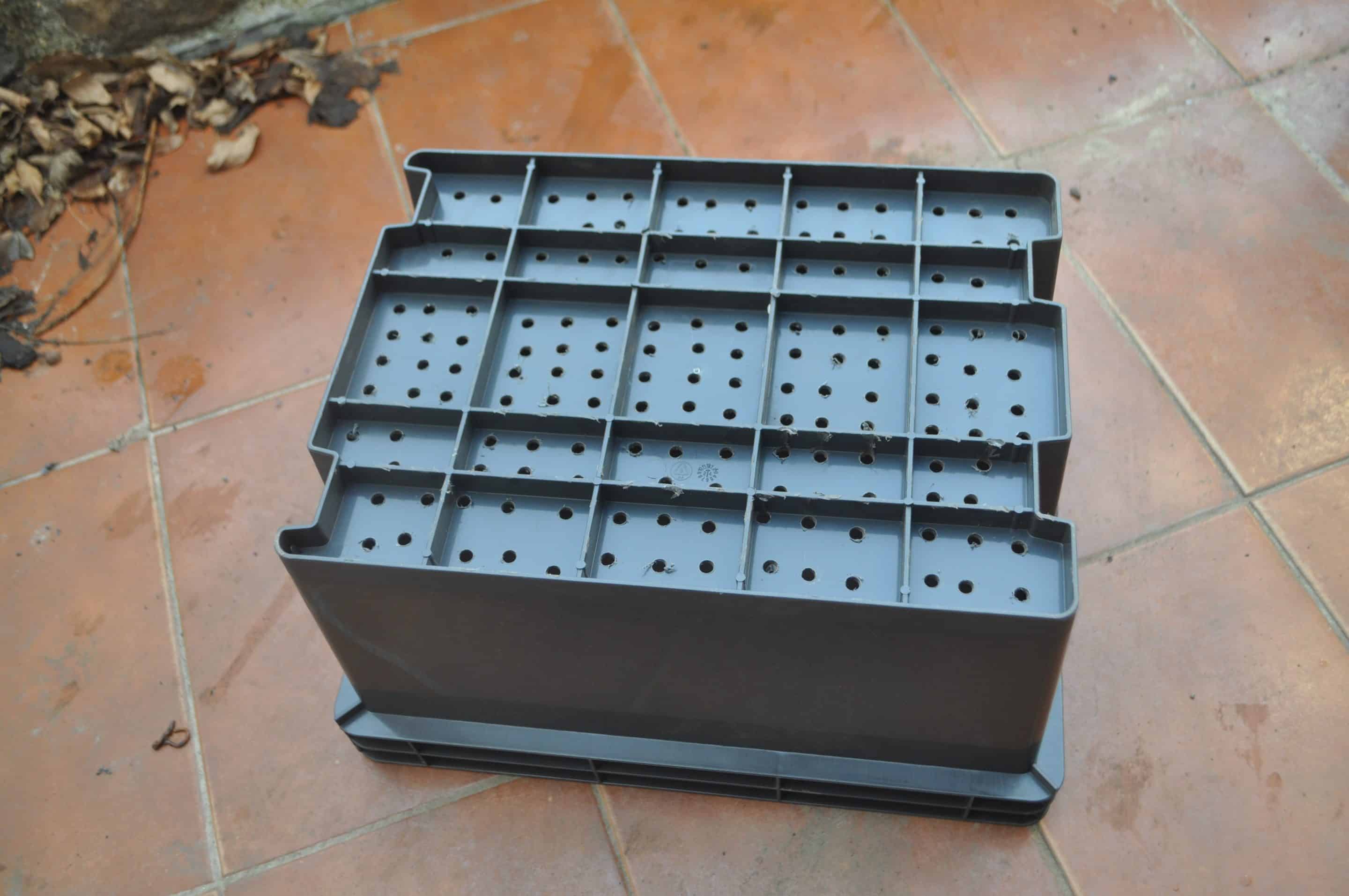 Bac avec les trous vu de dessous